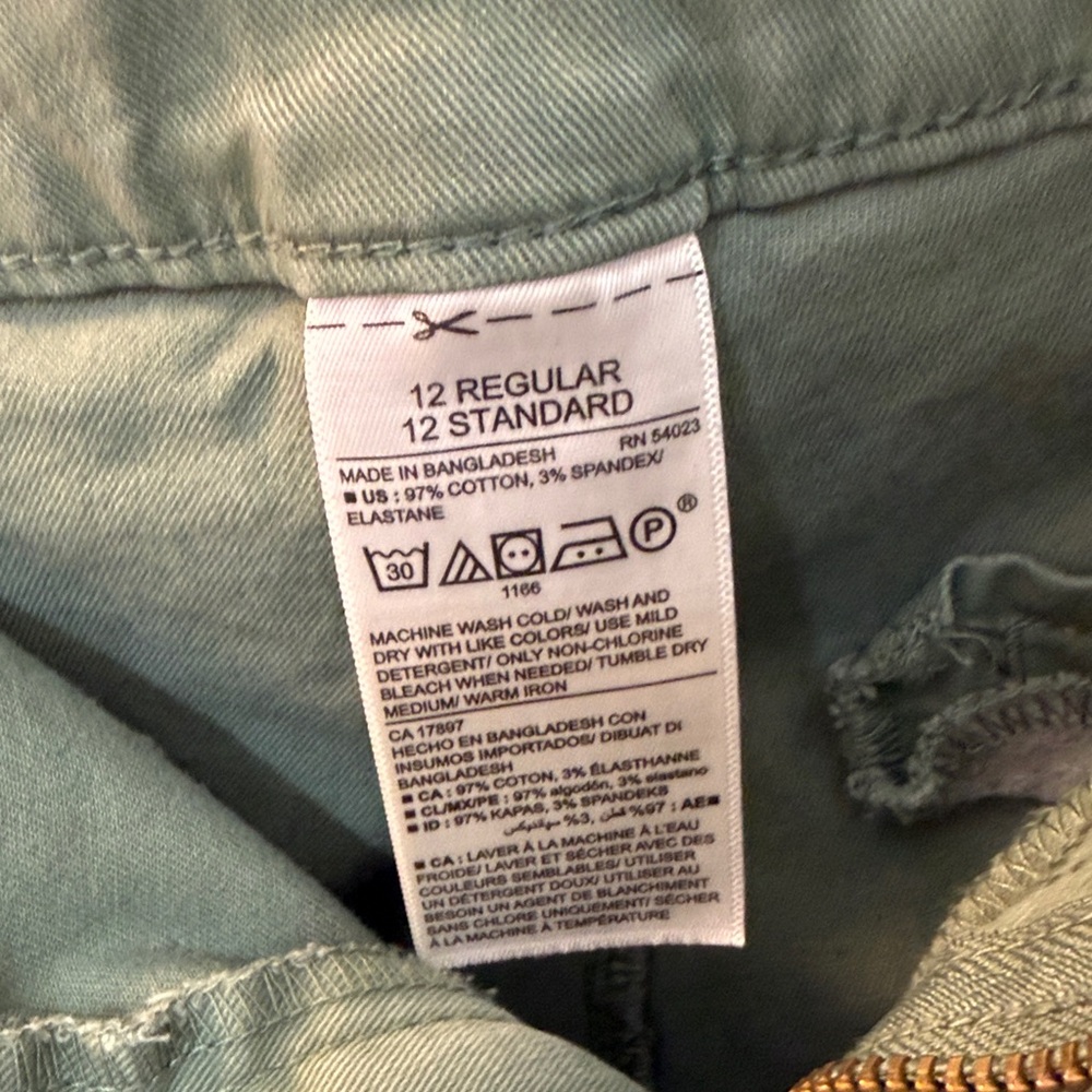 Old Navy Olive Cropped Pixie Pants - image 3